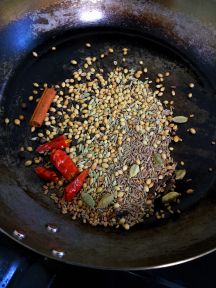 ククル・マス（スリランカ風チキン・カレー）の手順画像1枚目