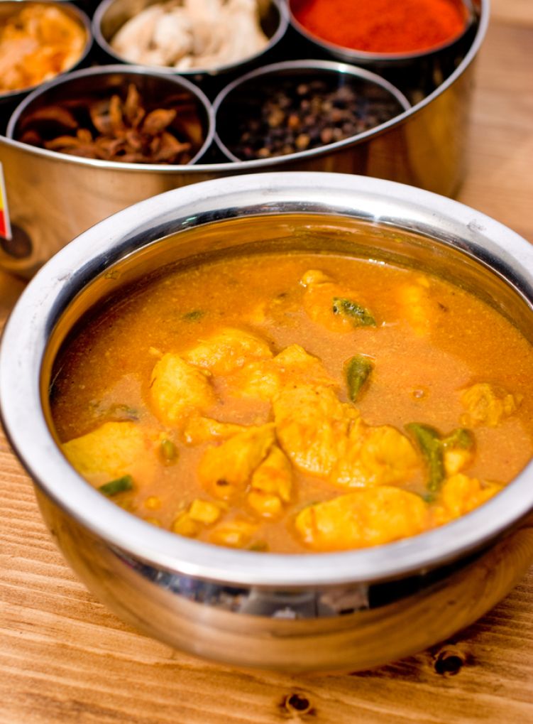 ネパールのチキンカレーの写真