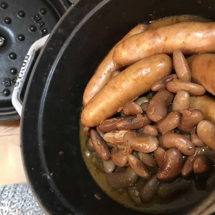 いんげん豆とソーセージのカスレの写真
