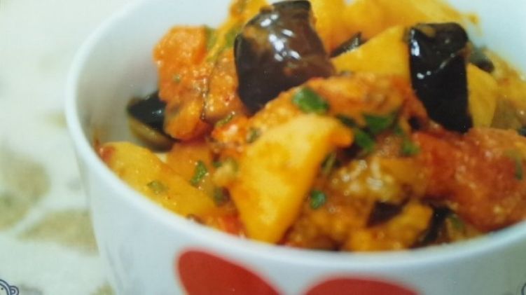 ジャガイモとナスのおかず　Aloo Bainganの写真