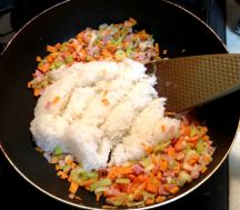 ピーナッツチャーハンの手順画像2枚目