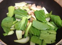 小松菜と豚肉のシーズニングソース炒めの手順画像3枚目