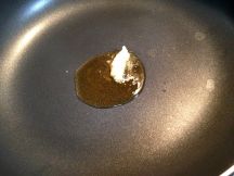 小松菜と豚肉のシーズニングソース炒めの手順画像1枚目