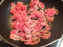 牛肉のブラックペッパー炒めの手順画像1枚目