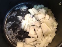 きのことじゃがいものカレーの手順画像1枚目