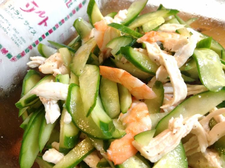 エビと鶏肉のクレイジーサラダの写真