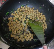 スンダル（ひよこ豆のココナッツ炒め）の手順画像3枚目