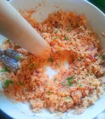 ポル サンボル（スリランカのココナッツふりかけ）の手順画像1枚目