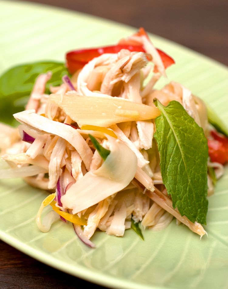 バナナハートと鶏肉のサラダの写真