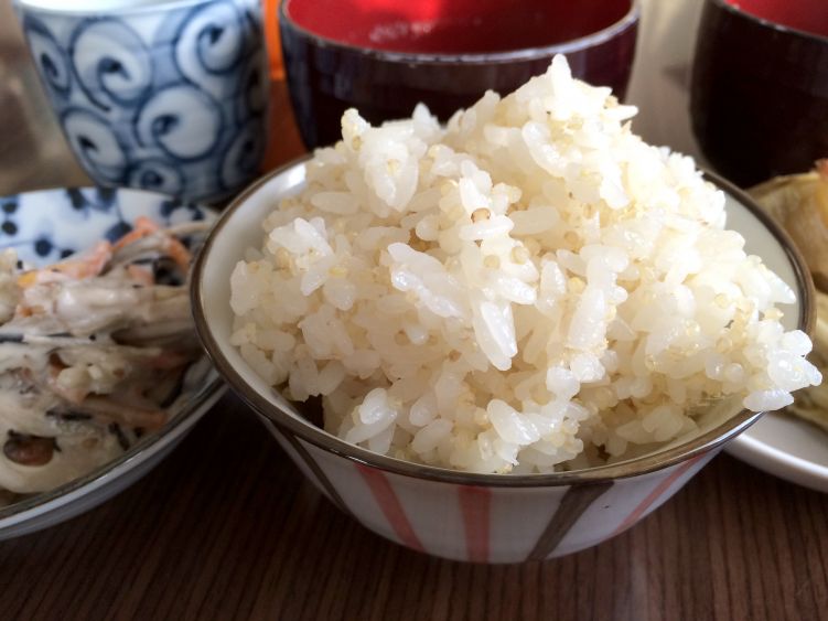 キヌアご飯の写真