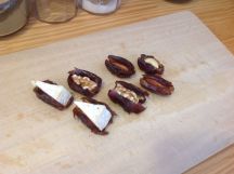 デーツサンドのエスニックオードブルの手順画像1枚目