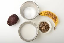 アボカドとバナナとココナッツミルクのデザートの手順画像0枚目