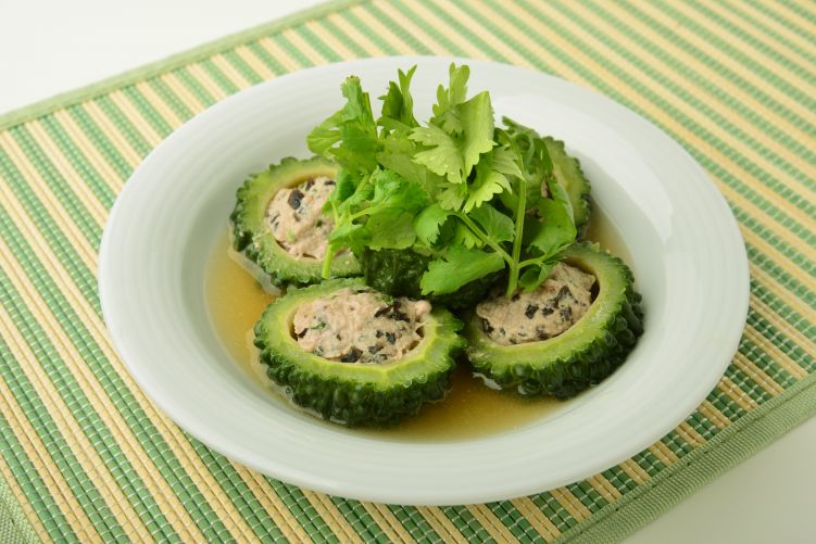 ニガウリのひき肉詰めの写真