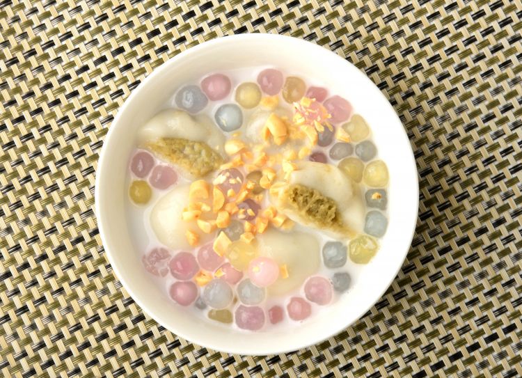 緑豆あん団子とタピオカの温かいチェーの写真