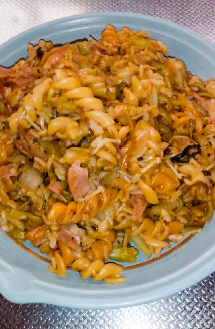 パスタ入りナシゴレンの写真