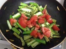 ビンディ・カレラ・コ・アチャール(ゴーヤとオクラのスパイシー漬物）の手順画像4枚目