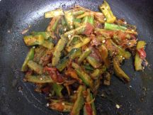 ビンディ・カレラ・コ・アチャール(ゴーヤとオクラのスパイシー漬物）の手順画像5枚目