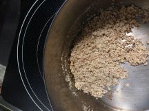 ネパールのハルワ（ミルク煮）の手順画像1枚目