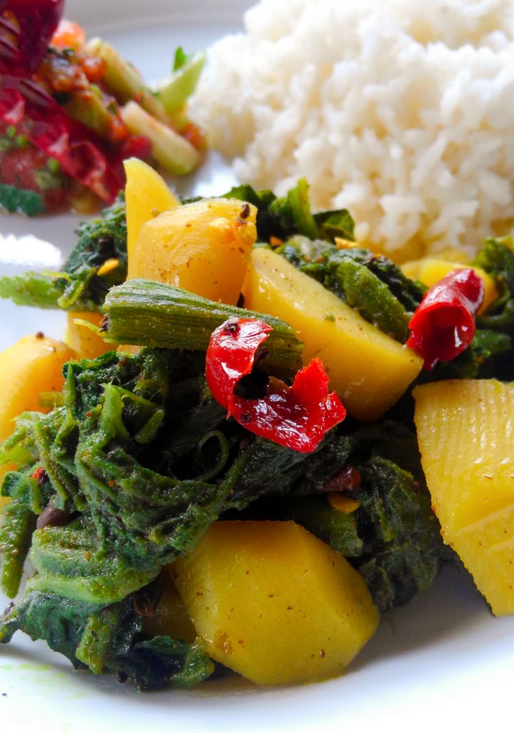 カボチャの葉とジャガイモのタルカリの写真