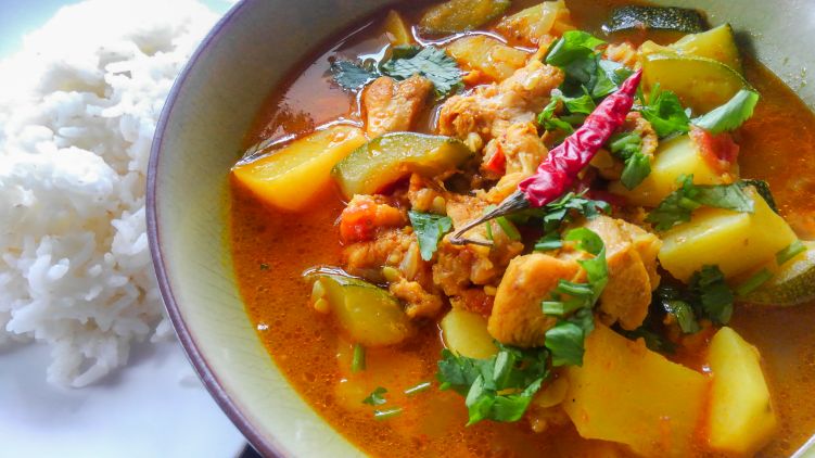 ズッキーニとチキンの夏カレーの写真
