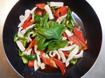 イカとパプリカのバジル炒めの手順画像4枚目
