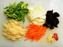 ガイ パッキン 生姜と鶏肉の炒め物の手順画像2枚目