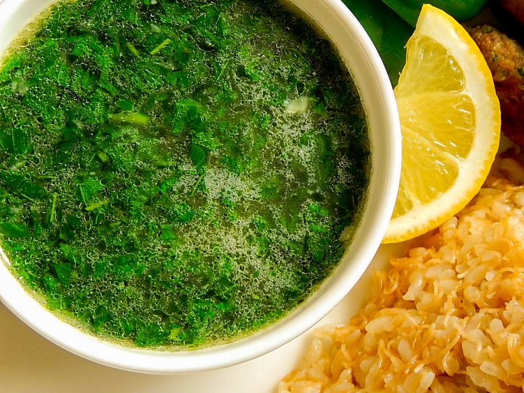 ムルキーヤ（エジプトのモロヘイヤスープ）の写真