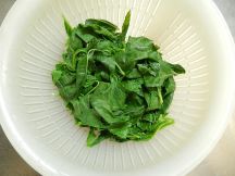 ムルキーヤ（エジプトのモロヘイヤスープ）の手順画像0枚目