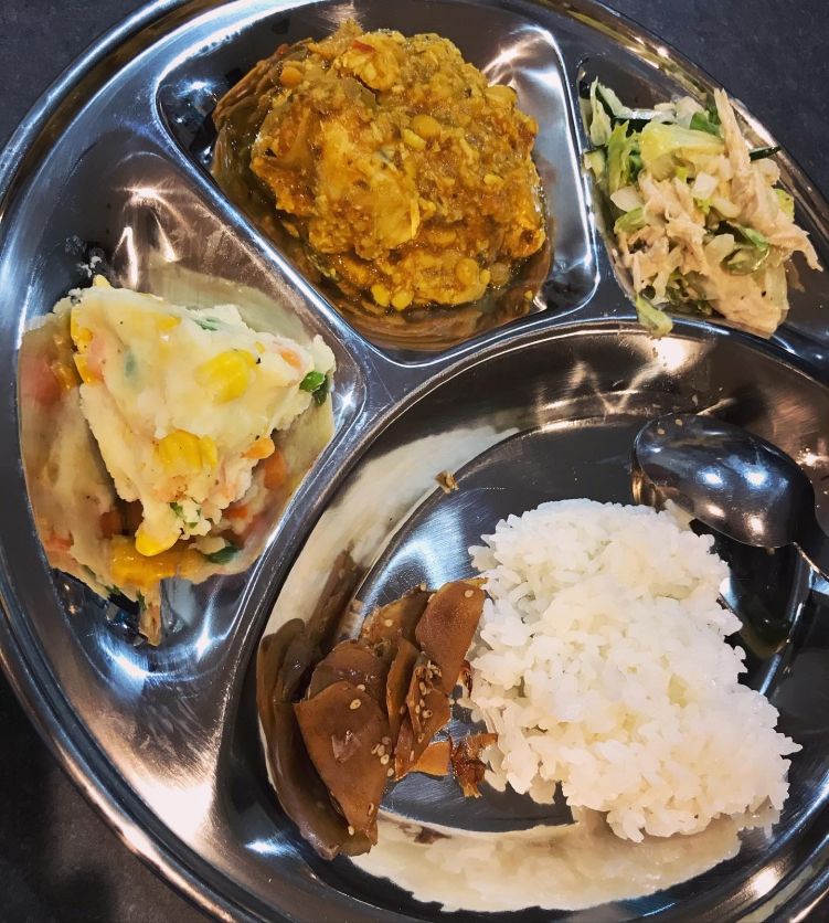 豆とチキンのカレーの写真