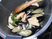 大豆ミートナゲットでグリーンカレーの手順画像1枚目