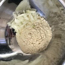 玉ねぎとにんじん入りのドーサ（Dosa）の手順画像0枚目