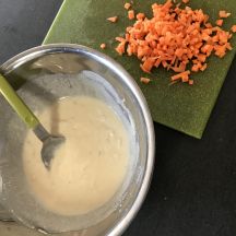 玉ねぎとにんじん入りのドーサ（Dosa）の手順画像1枚目