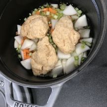 大豆ミートナゲットでトン汁風ベジタリアン味噌汁の手順画像0枚目