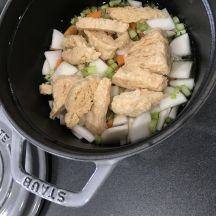 大豆ミートナゲットでトン汁風ベジタリアン味噌汁の手順画像1枚目