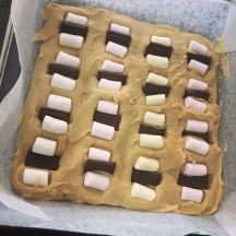 アメリカで人気のスモア・ブロンディー（smores blondie）の手順画像2枚目