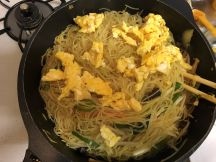 シンガポールスタイル　焼きビーフンの手順画像8枚目