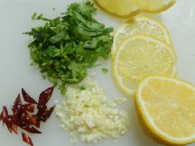 プラー・ヌン・マナオ（タイの魚香草蒸し）の手順画像3枚目