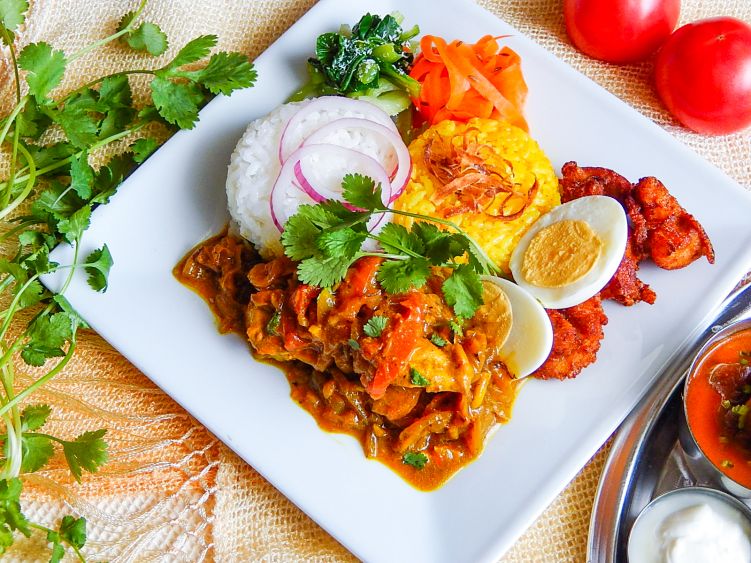 チキンとトマトのスパイス・カレーの写真