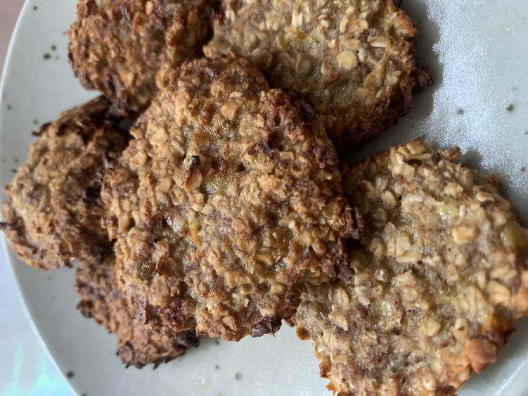 シナモンバナナとオートミールのクッキーの写真