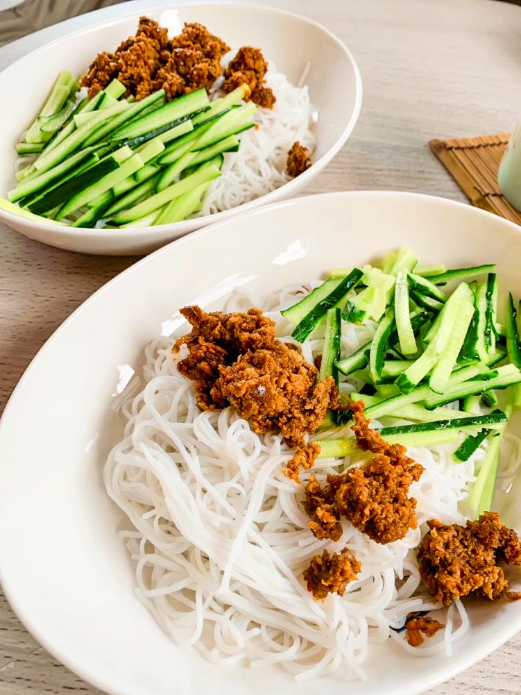 ブンでジャージャー麺の写真