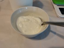 バランスの良い朝のヨーグルトの手順画像1枚目