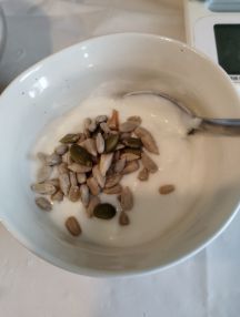 バランスの良い朝のヨーグルトの手順画像2枚目