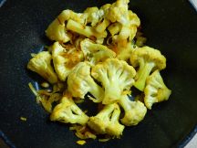 カリフラワーとトマトのカレーの手順画像2枚目