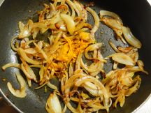 ダヒ・ビンディ・マサラの手順画像2枚目