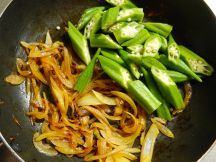 ダヒ・ビンディ・マサラの手順画像3枚目