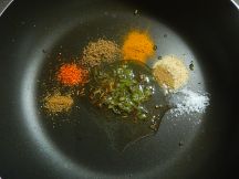 ダヒ・アルー（じゃがいものスパイシーヨーグルト炒め）の手順画像2枚目