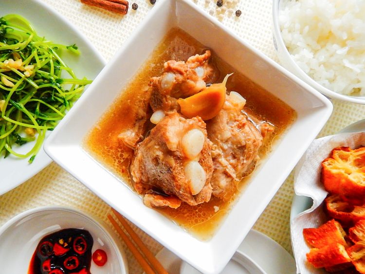 バクテー（肉骨茶）の写真