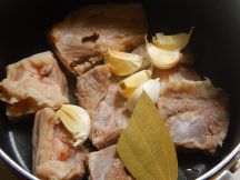 バクテー（肉骨茶）の手順画像1枚目