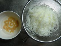 金瓜炒米粉（台湾風かぼちゃのビーフン）の手順画像0枚目