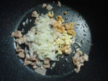 金瓜炒米粉（台湾風かぼちゃのビーフン）の手順画像3枚目